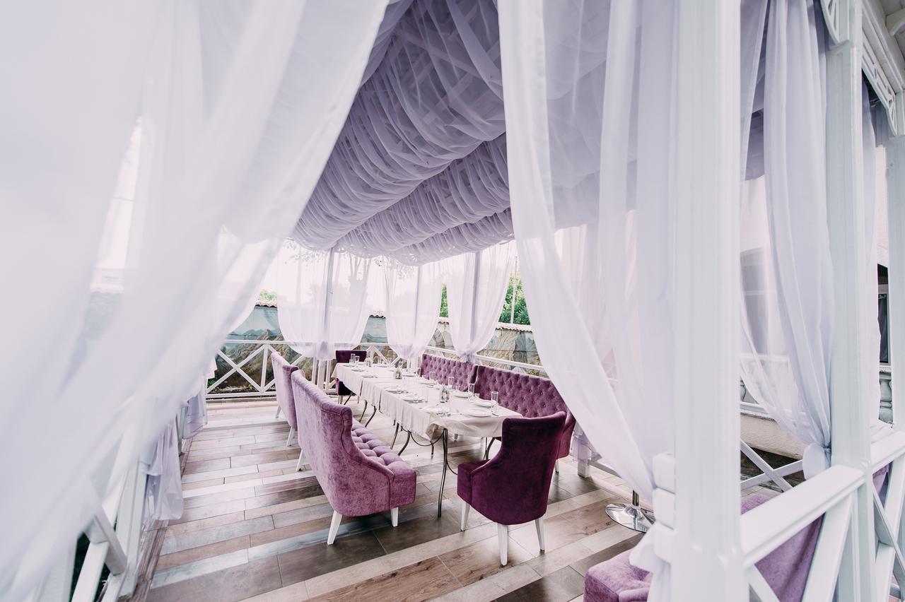 Urartu Hotel Kharkiv Eksteriør bilde