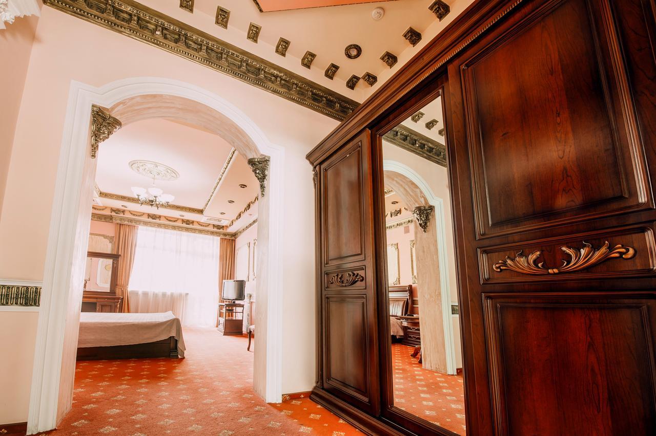 Urartu Hotel Kharkiv Eksteriør bilde